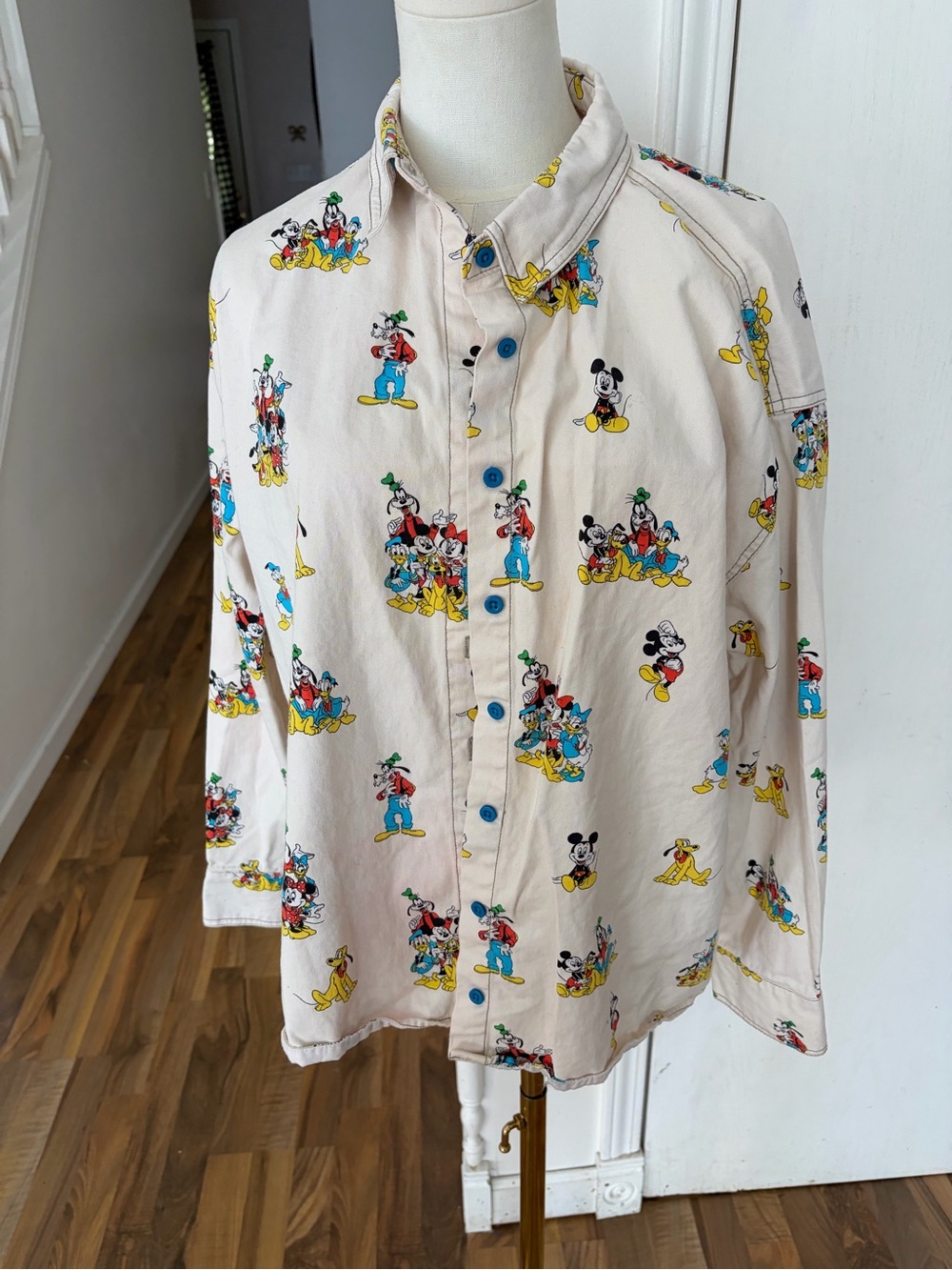 Disney Cream Button-Down Shirt Core 5 Mickey Minnie “vintage cartoon” Print, M